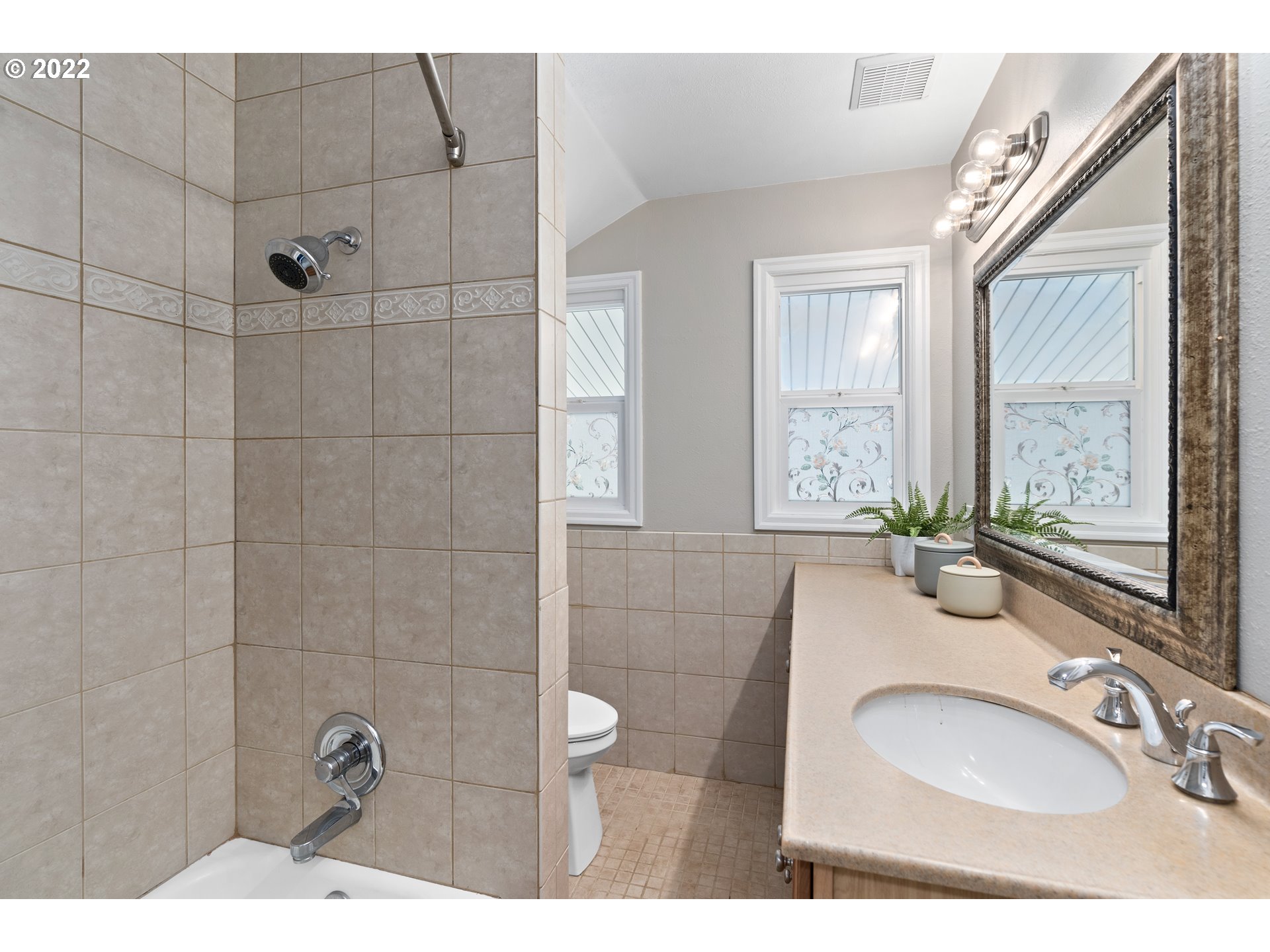 1806 Southwest Taylors Ferry Road Portland, OR 97219 - Photo 12 of 32 Gallery Image 12
