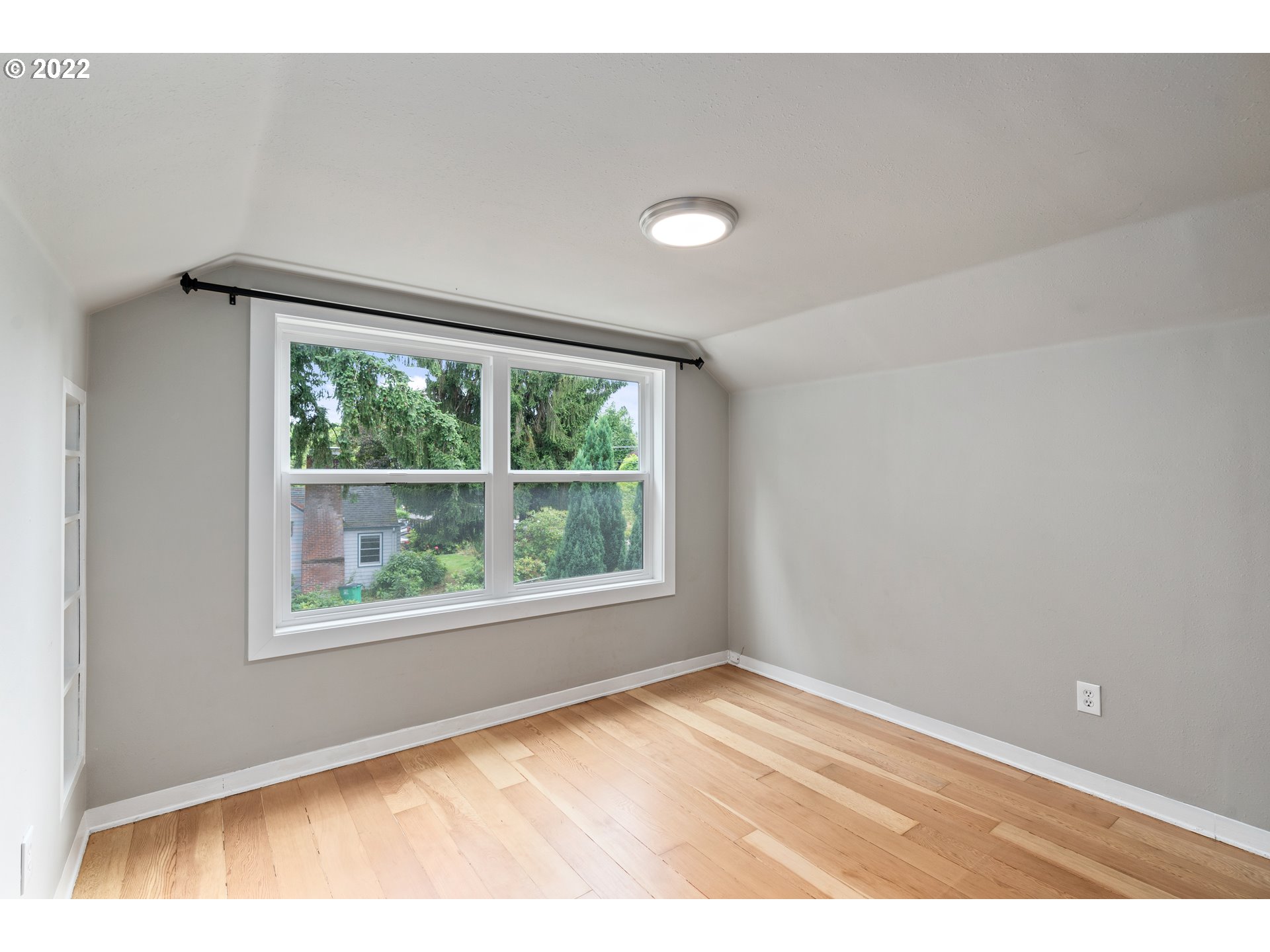 1806 Southwest Taylors Ferry Road Portland, OR 97219 - Photo 15 of 32 Gallery Image 15