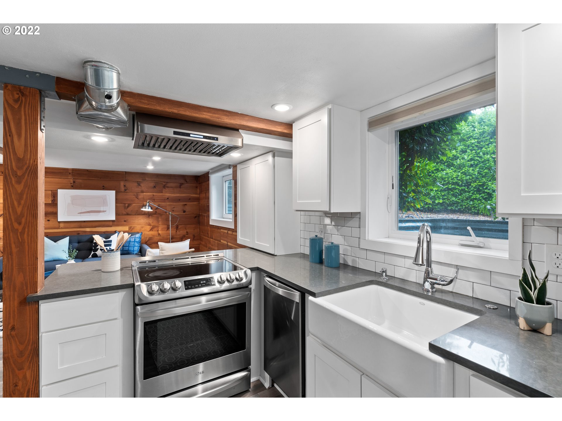 1806 Southwest Taylors Ferry Road Portland, OR 97219 - Photo 20 of 32 Gallery Image 20