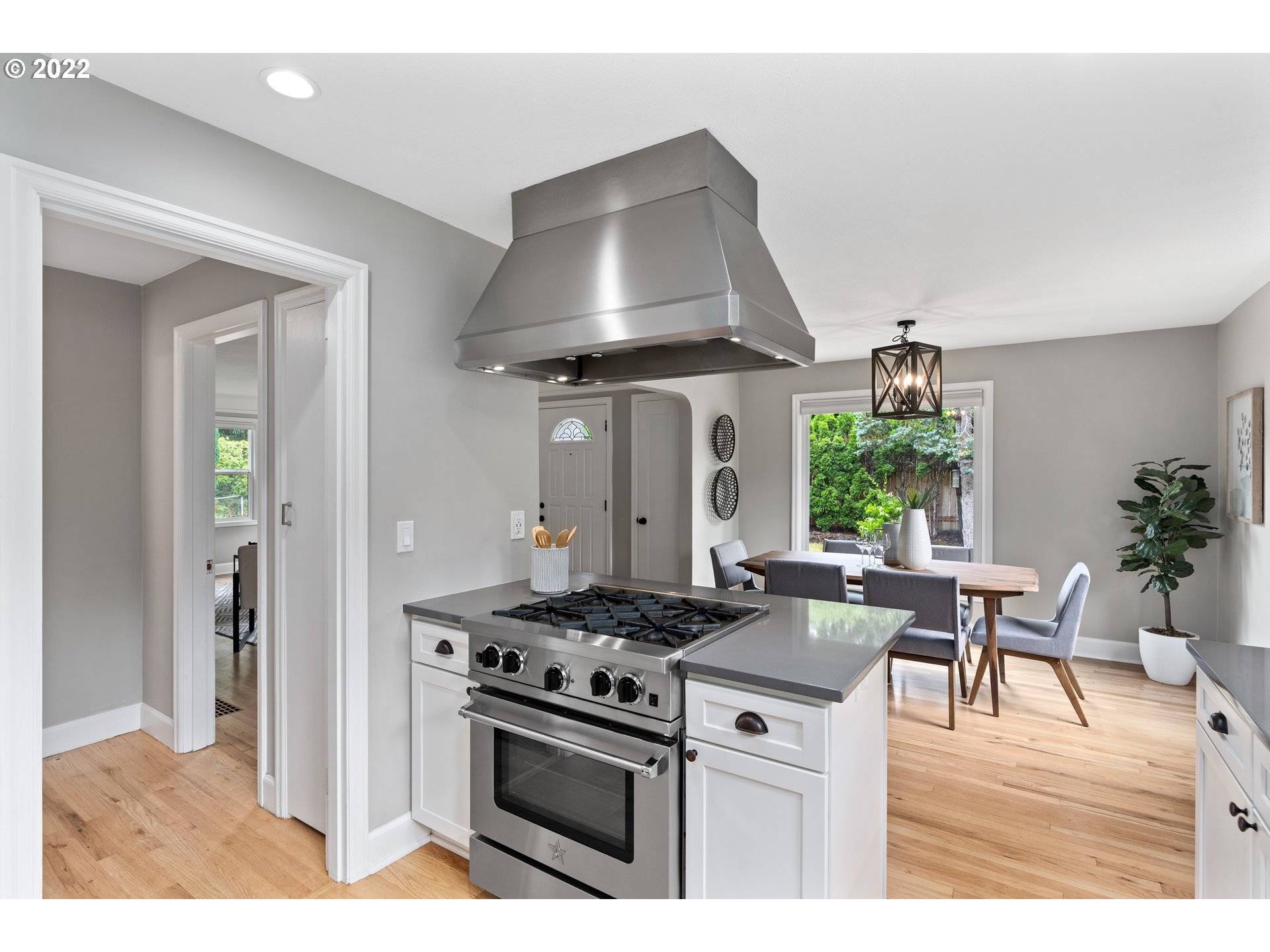 1806 Southwest Taylors Ferry Road Portland, OR 97219 - Photo 10 of 32 Gallery Image 10