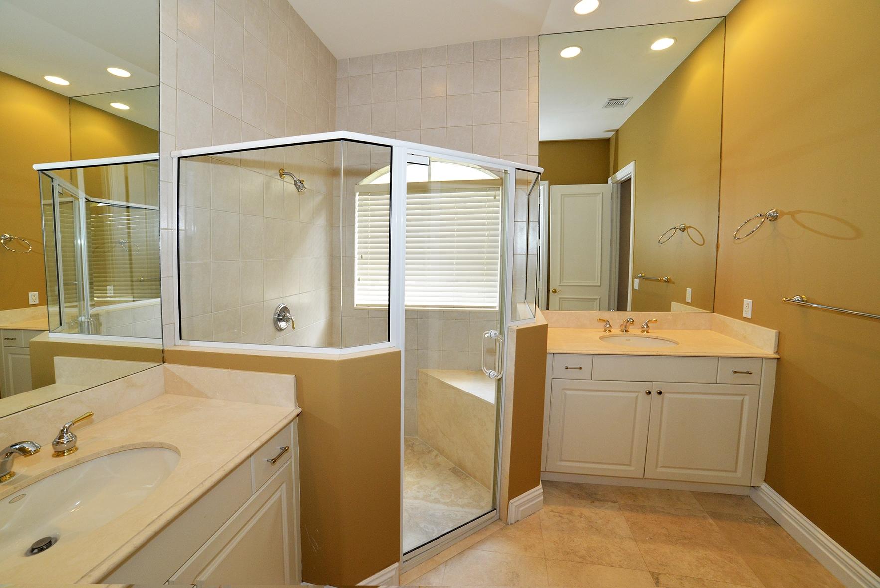 839 Coventry Street Boca Raton, FL 33487 - Photo 14 of 34 Junior Master Suite's Bath