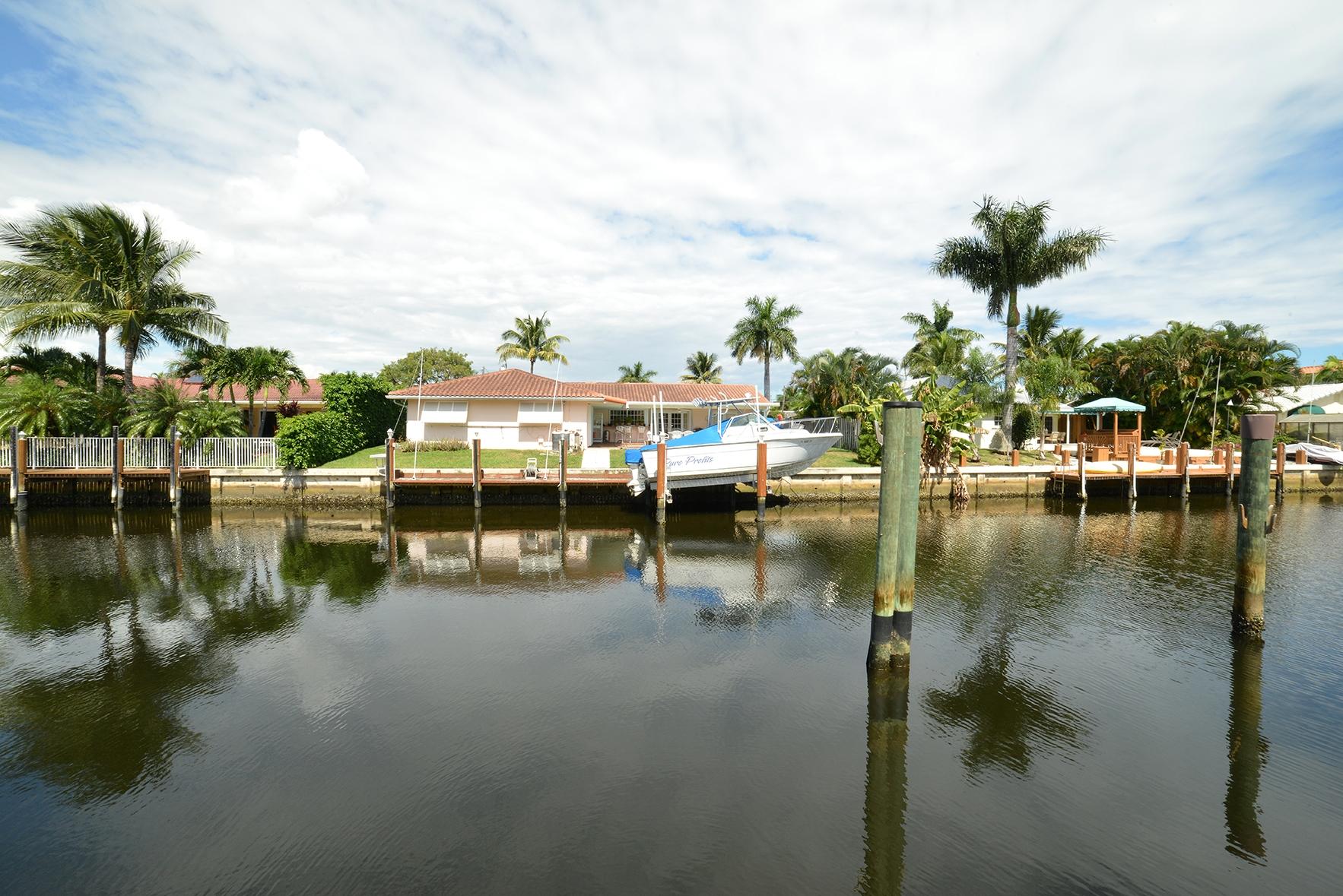 839 Coventry Street Boca Raton, FL 33487 - Photo 20 of 34 Wide Canals for Boat turnaround