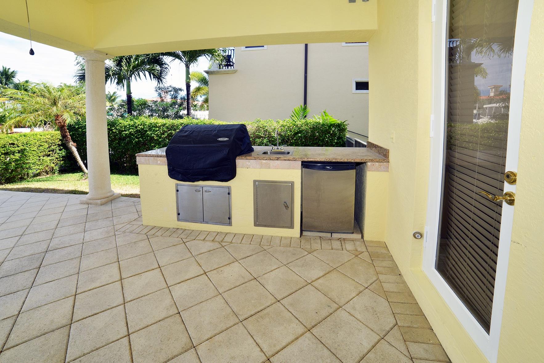 839 Coventry Street Boca Raton, FL 33487 - Photo 22 of 34 Summer Kitchen with Natural Gas Cooking