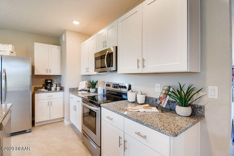 1362 Cork Drive Ormond Beach, FL 32174 - Photo 3 of 13 2 kitchen