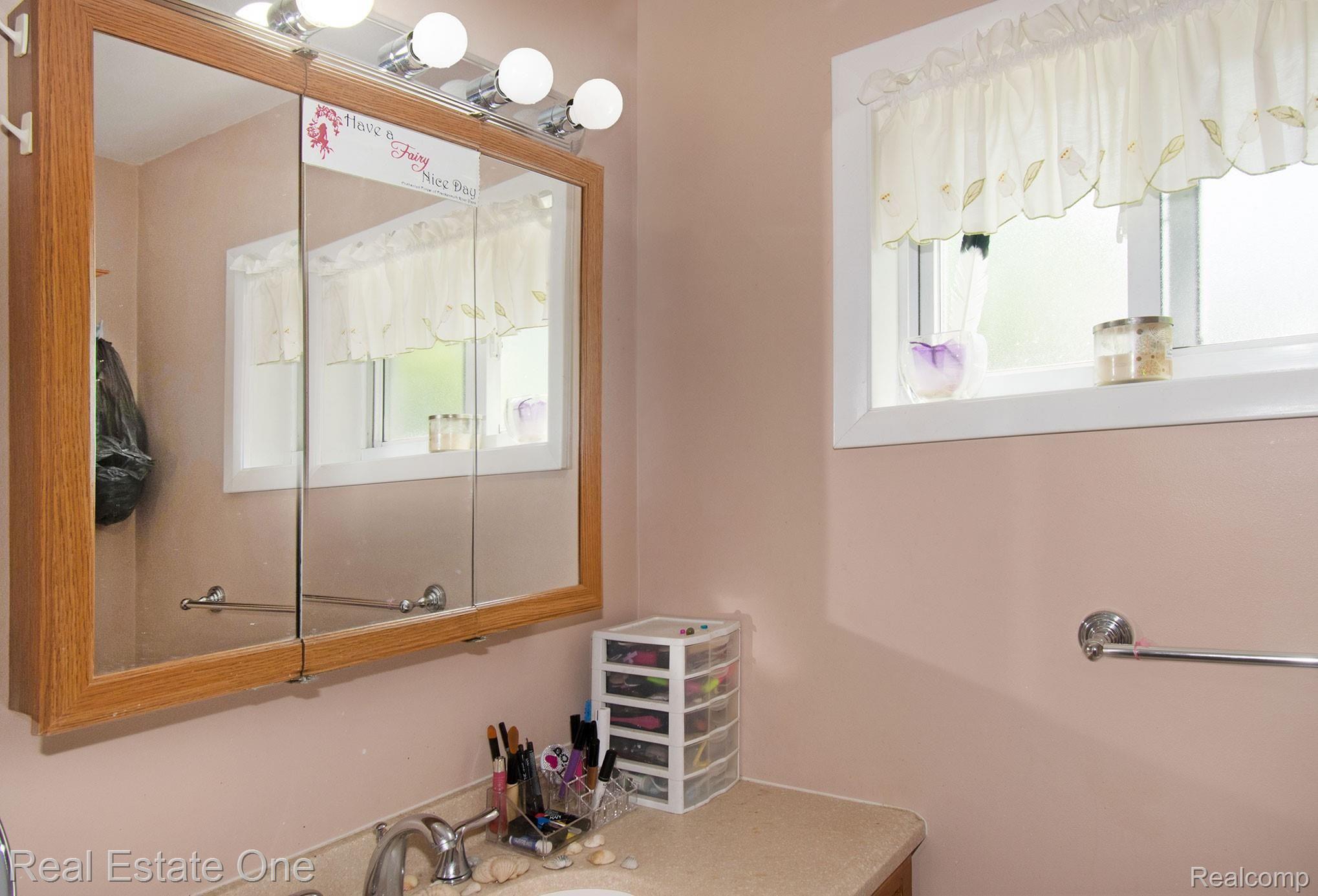 24327 Roxana Avenue Eastpointe, MI 48021 - Photo 17 of 32 17 Master Lav.jpg