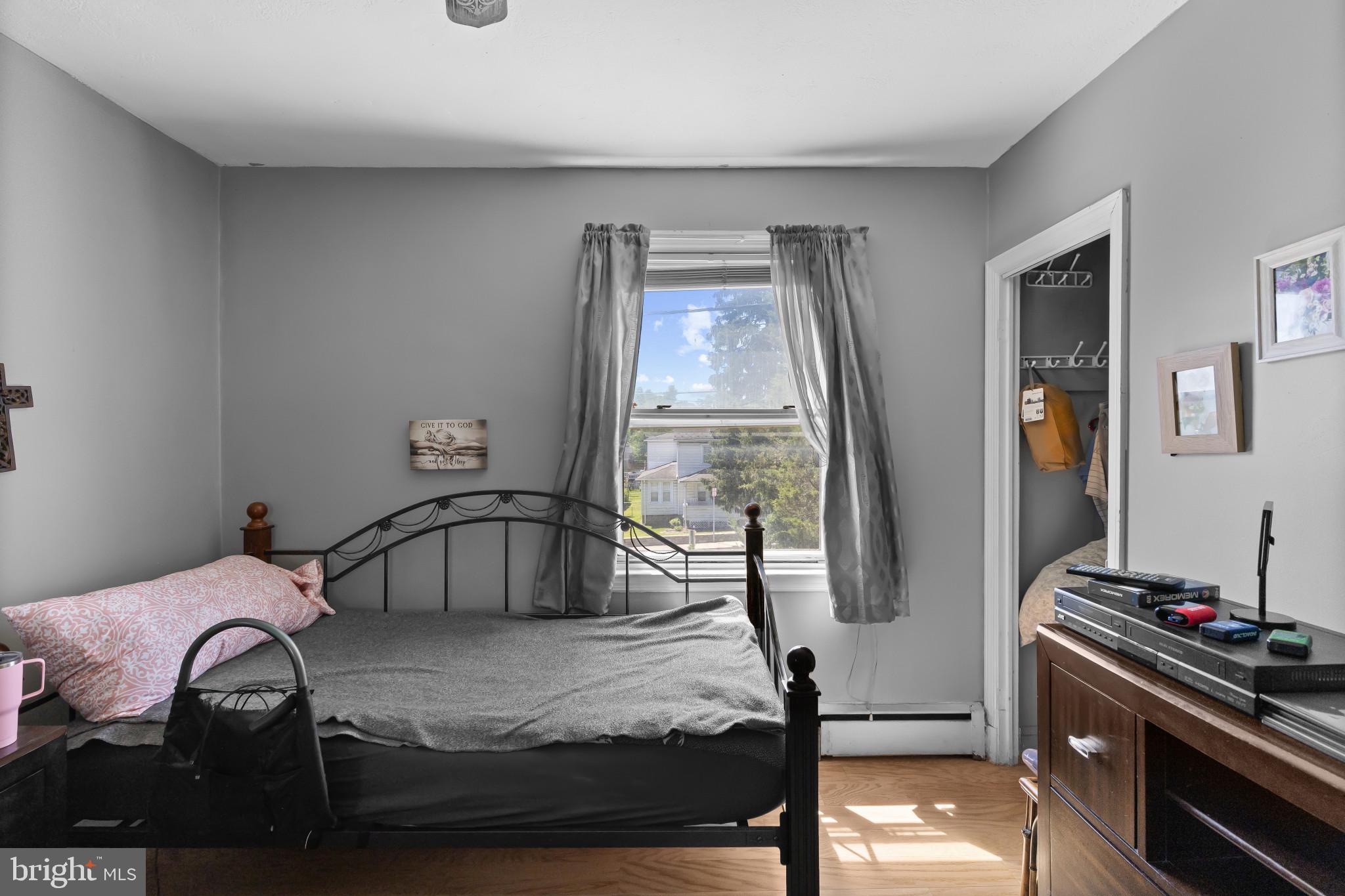 574 Edmondson Avenue Baltimore, MD 21228 - Photo 20 of 30 Primary bedroom