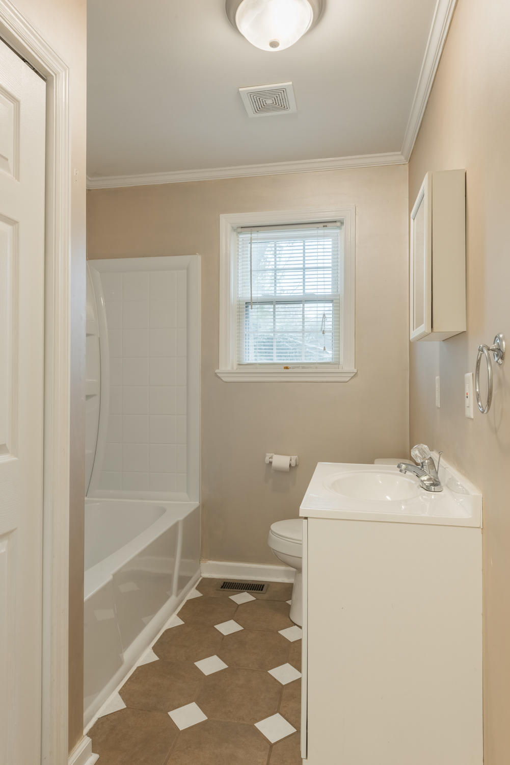 801 South Moore Road Chattanooga, TN 37412 - Photo 10 of 14 801_S_Moore_Rd_23