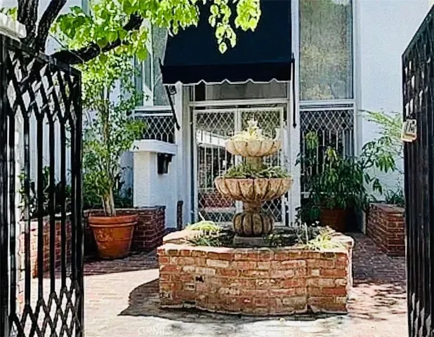 $3,500 | 4950 Louise Avenue, Unit 105, Encino, CA 91316