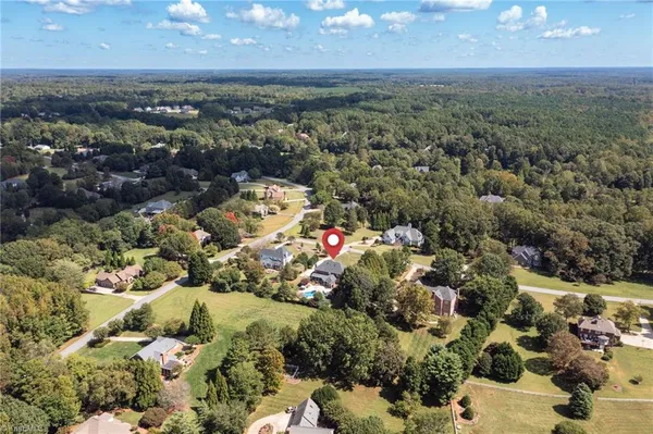 $900,000 | 7011 Mustang Court, Summerfield, NC 27358