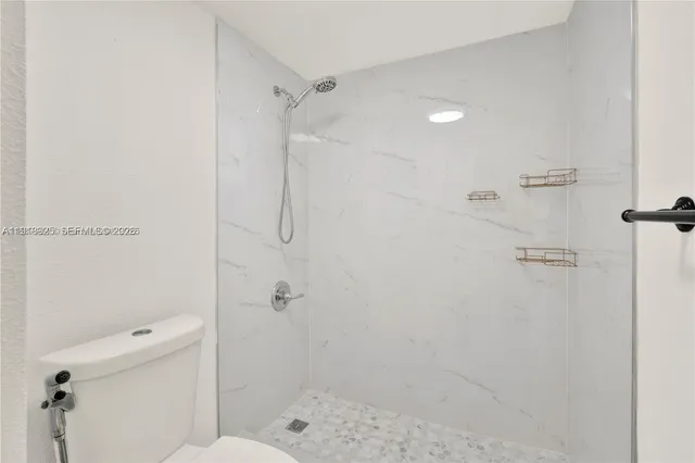 $2,000 | 1990 West 56th Street, Unit 1407, Hialeah, FL 33012
