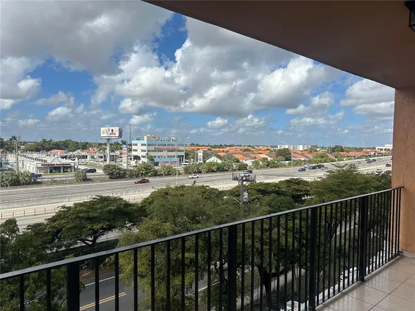 $2,000 | 1990 West 56th Street, Unit 1407, Hialeah, FL 33012