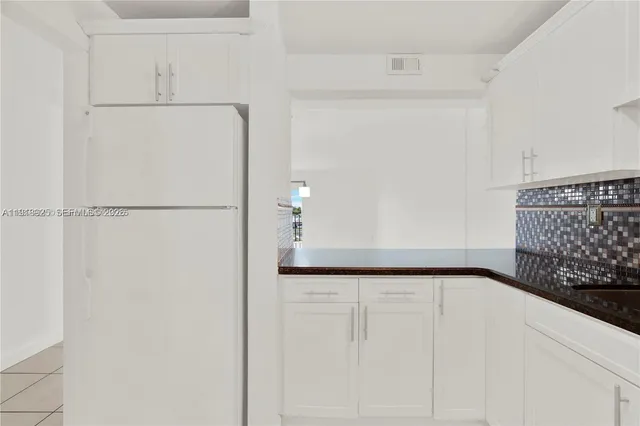 $2,000 | 1990 West 56th Street, Unit 1407, Hialeah, FL 33012