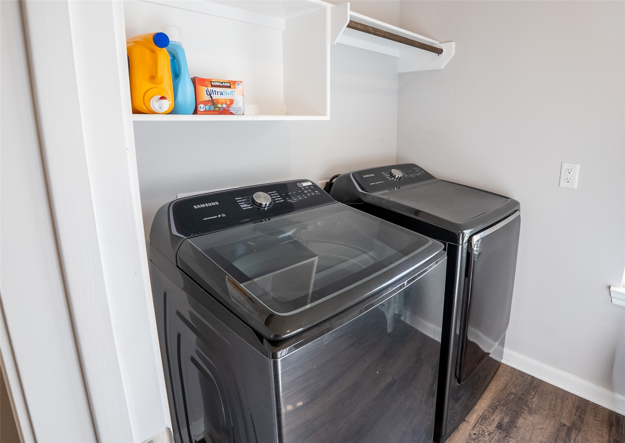 120 Sanctuary Road Huntsville, TX 77340 - Photo 6 of 38 a utility room with dryer and washer