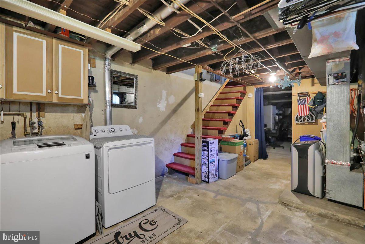20 Myrtle Avenue Reading, PA 19606 - Photo 21 of 28 a utility room with dryer and washer