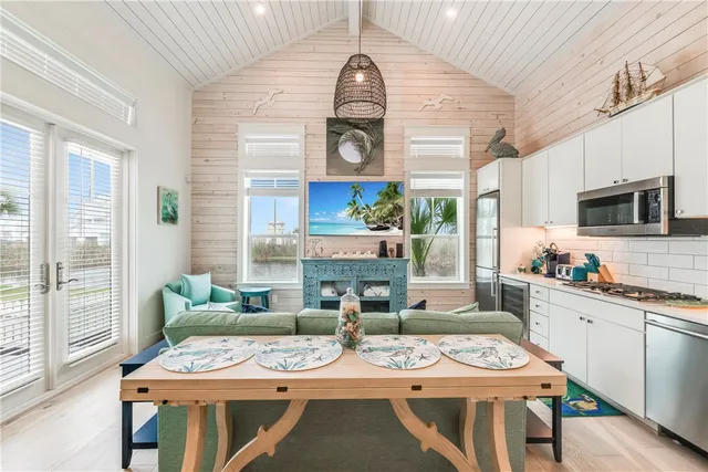 $697,000 | 600 Center N Port, Unit 17, Port Aransas, TX 78373