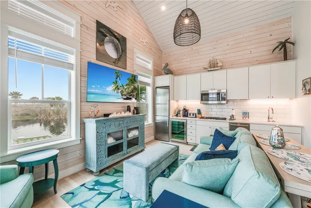 $697,000 | 600 Center N Port, Unit 17, Port Aransas, TX 78373