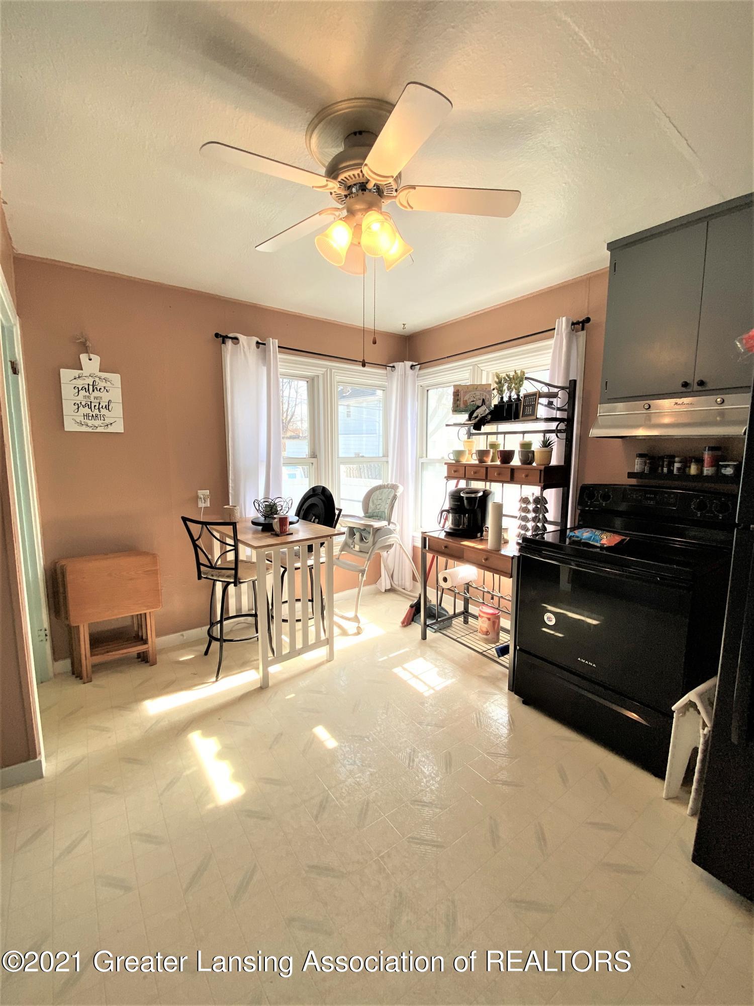 2227 Strathmore Road Lansing, MI 48910 - Photo 4 of 14 Kitchen