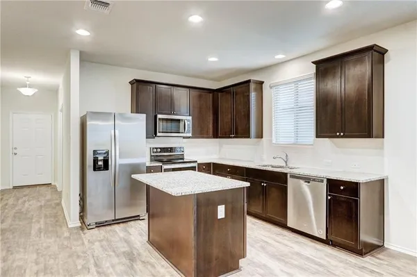 $1,750 | 412 Ibis Falls Loop, Jarrell, TX 76537