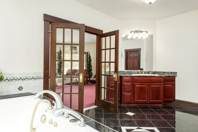 $975,000 | 180 Jericho Road, Pomfret, CT 06259