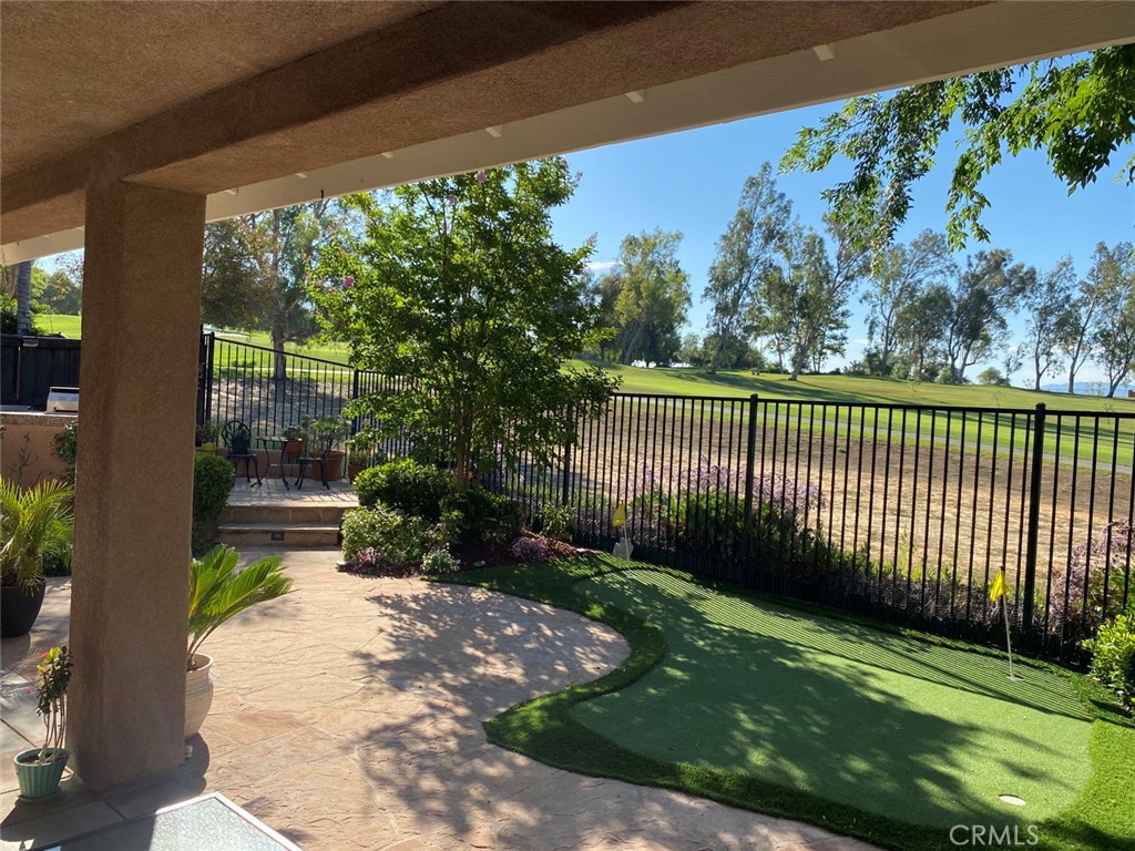 a view of a backyard with pathway