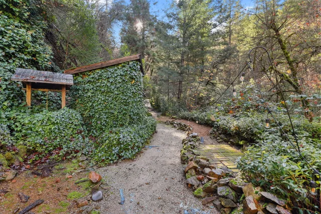 $474,900 | 19563 Roaring Brook Way, Lakehead, CA 96051