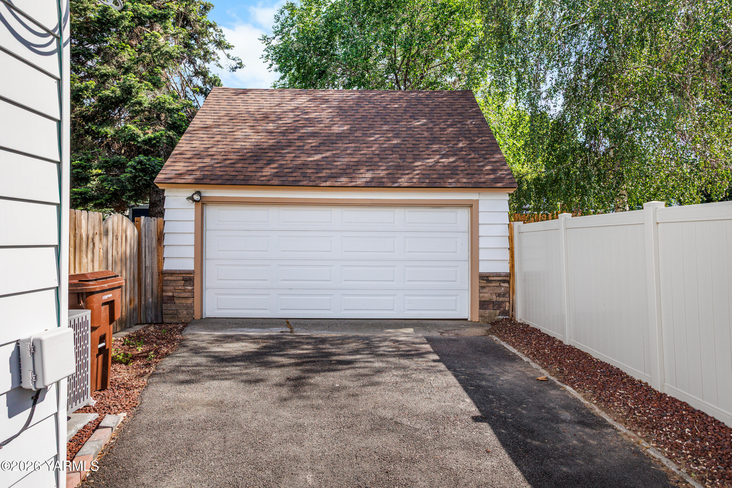 3206 Summitview Avenue Yakima, WA 98902 - Photo 4 of 48 Detached 2 Car garage