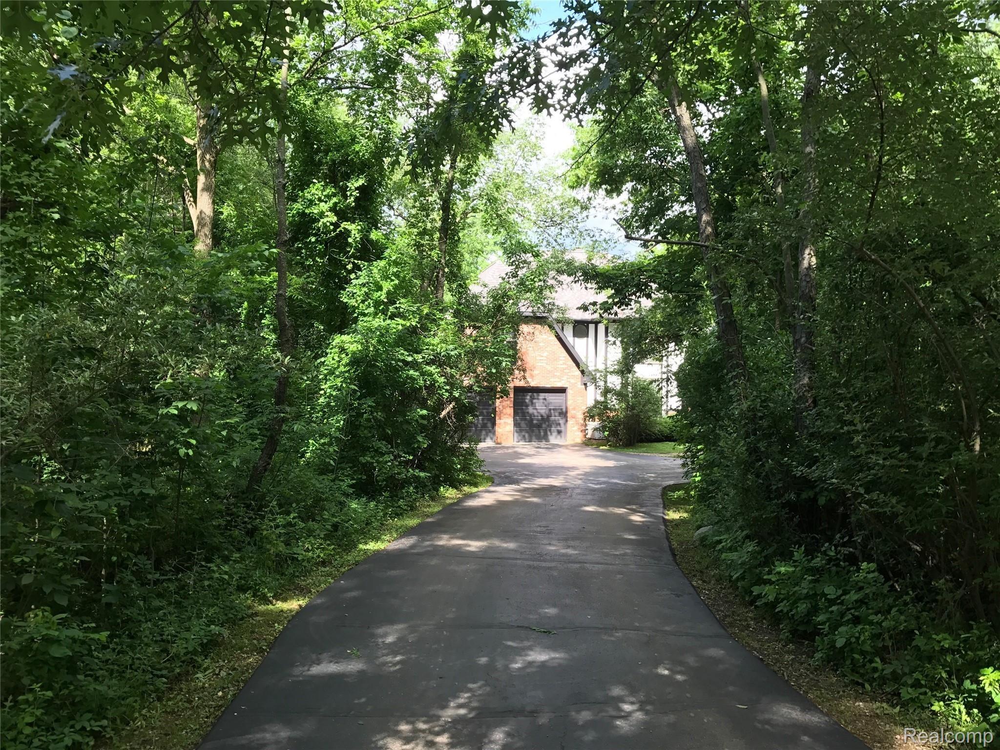10081 Gibbs Road Clarkston, MI 48348 - Photo 53 of 57 Private Driveway