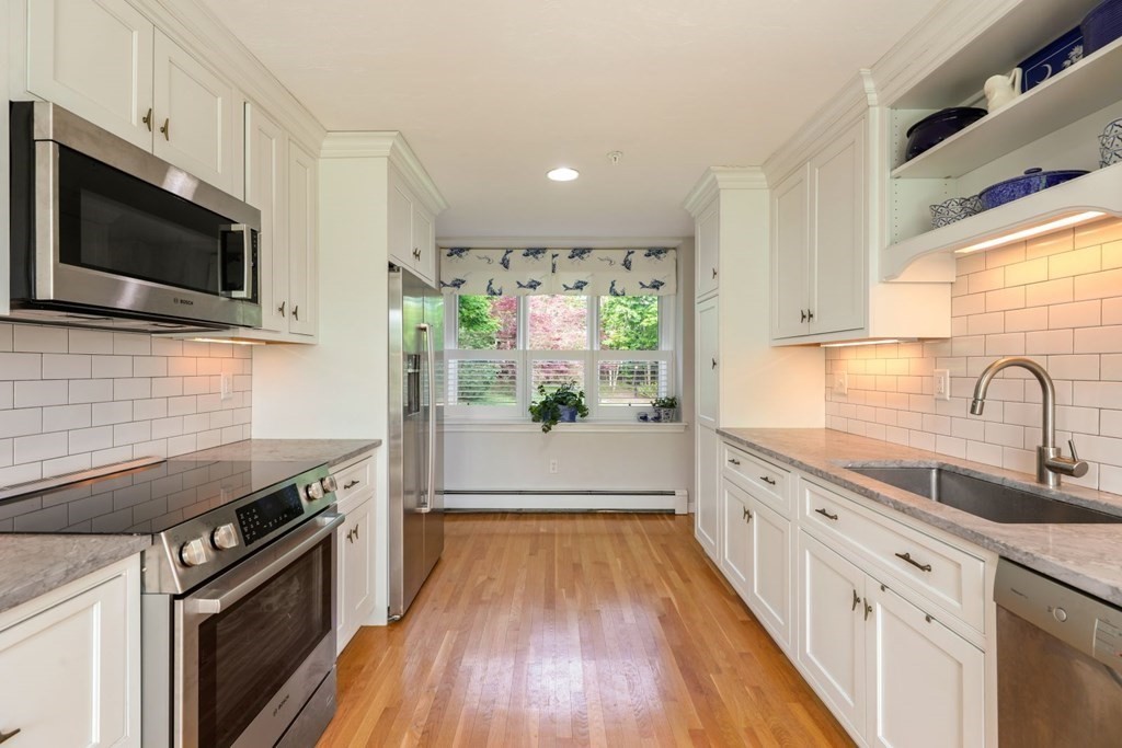 756 Jerusalem Road, Unit 5 Cohasset, MA 02025 - Photo 3 of 22 Gallery Image 3
