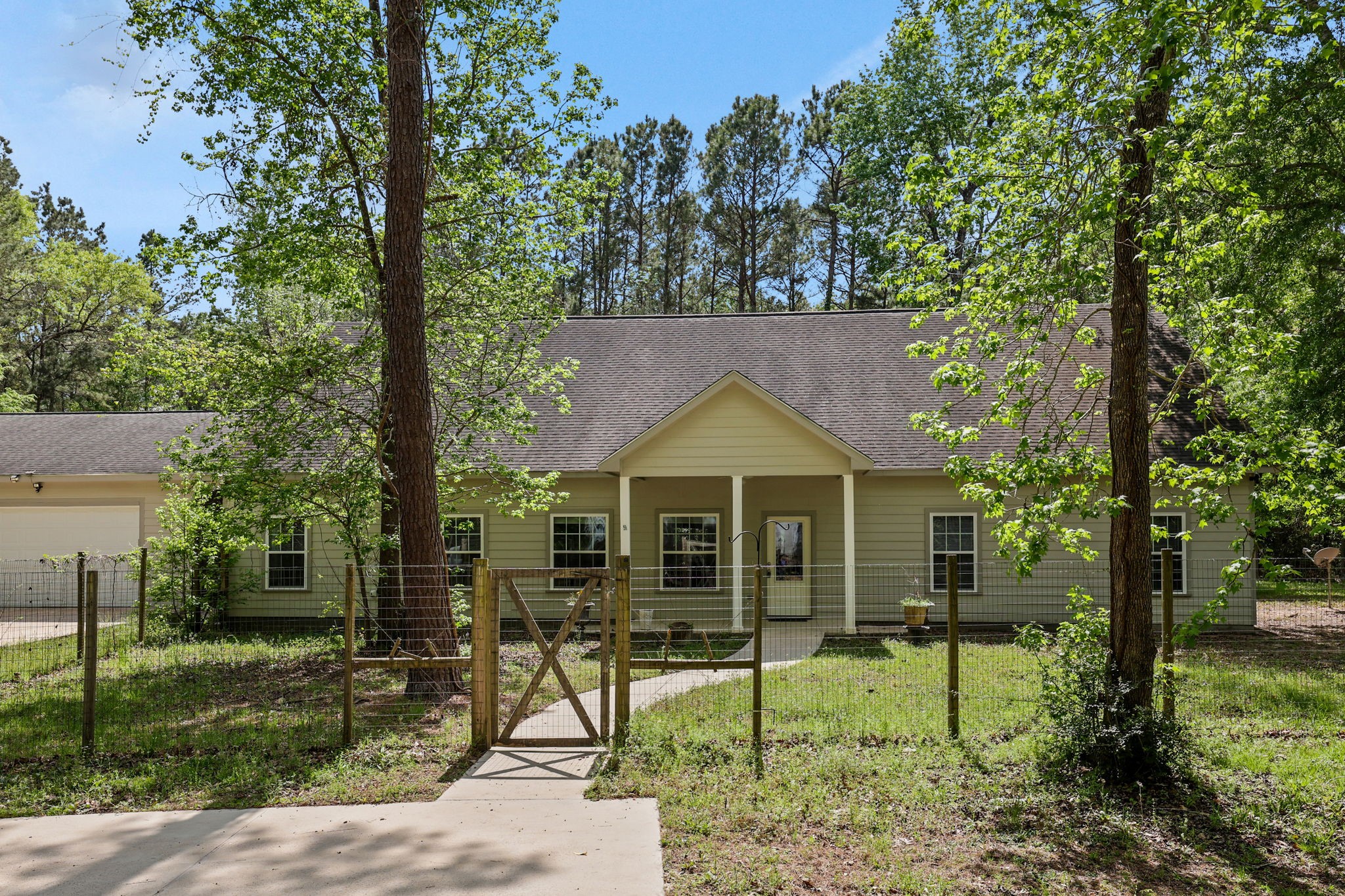 1290 Spring Ridge Road Coldspring, TX 77331 - Photo 3 of 49 This one story home was built in 2015
