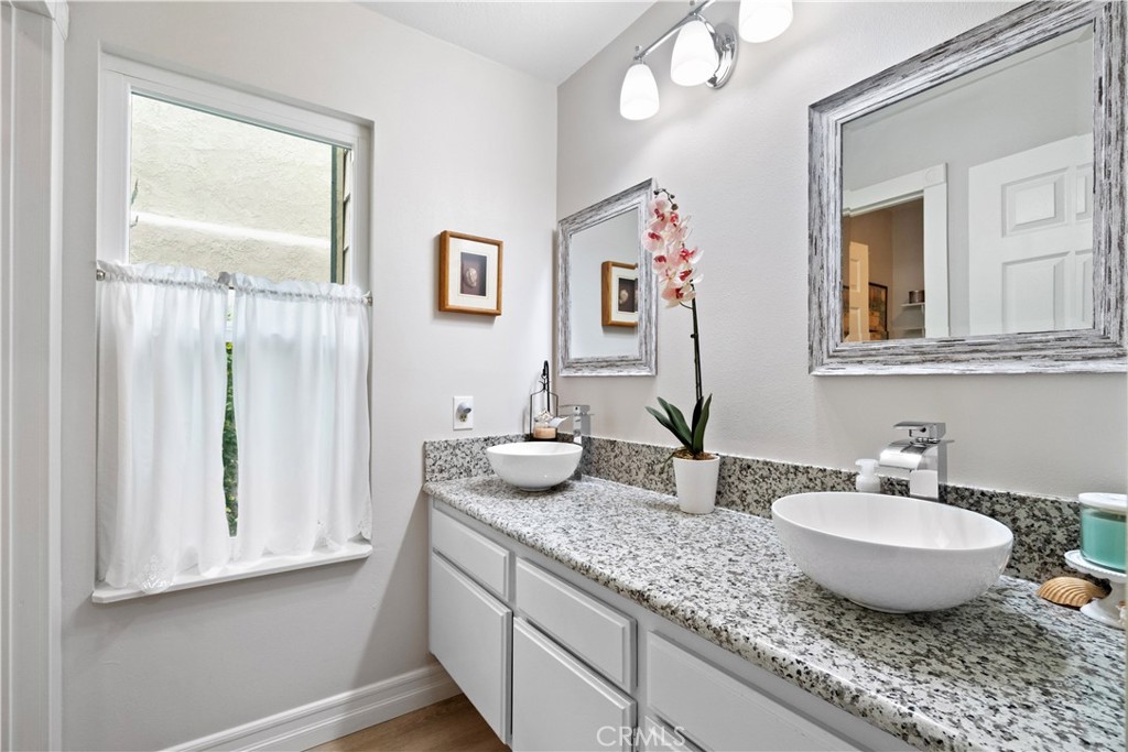 2671 Condor Circle Corona, CA 92882 - Photo 19 of 44 a view of bathroom with dual sinks