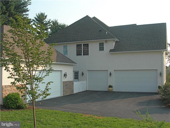 547 Taylor Road Downingtown, PA 19335 - Photo 23 of 25 Garage