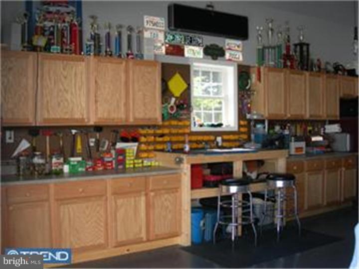 547 Taylor Road Downingtown, PA 19335 - Photo 24 of 25 Garage