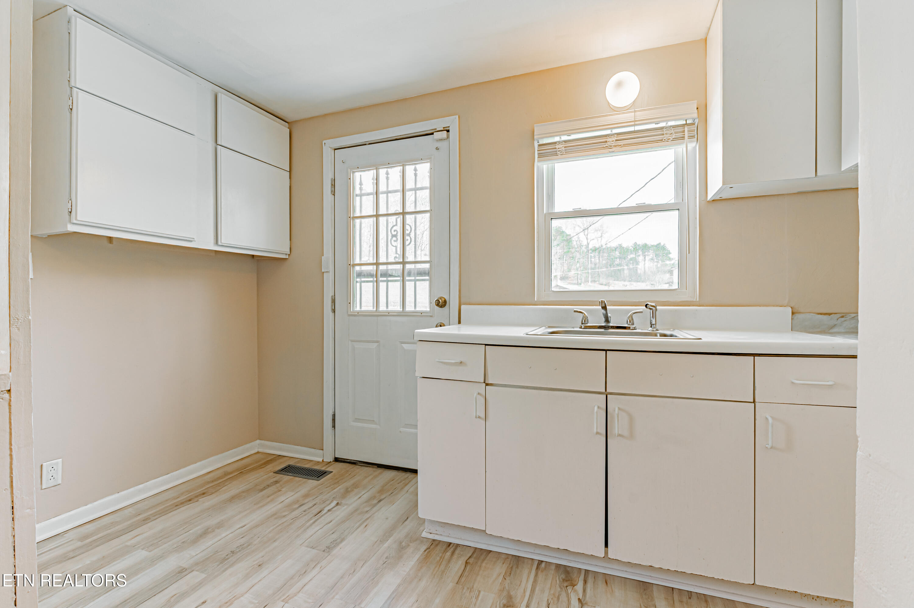 214 Foust Hollow Road Heiskell, TN 37754 - Photo 8 of 20 foust-hollow-16