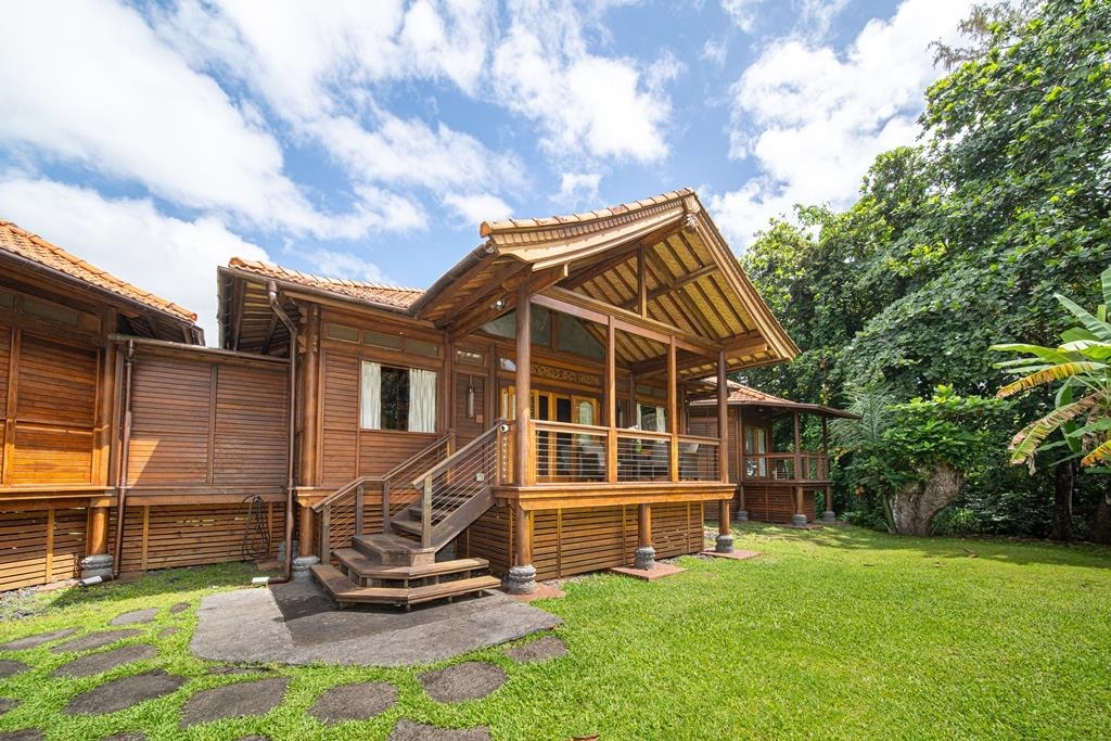 165 Waikoloa Road Hana, HI 96713 - Photo 5 of 50 a view of a house with a yard