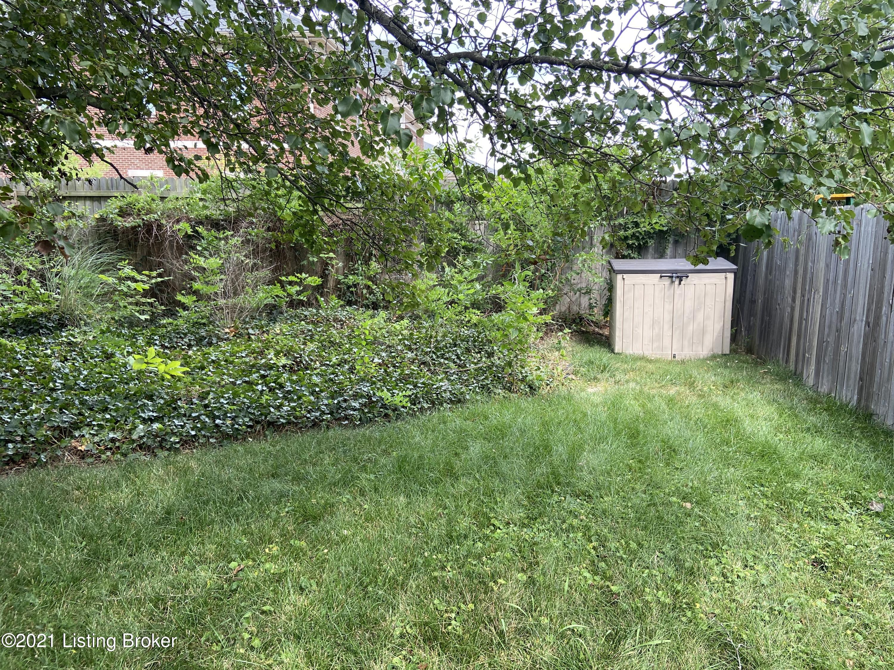 8029 Roland Avenue Louisville, KY 40222 - Photo 34 of 56 024