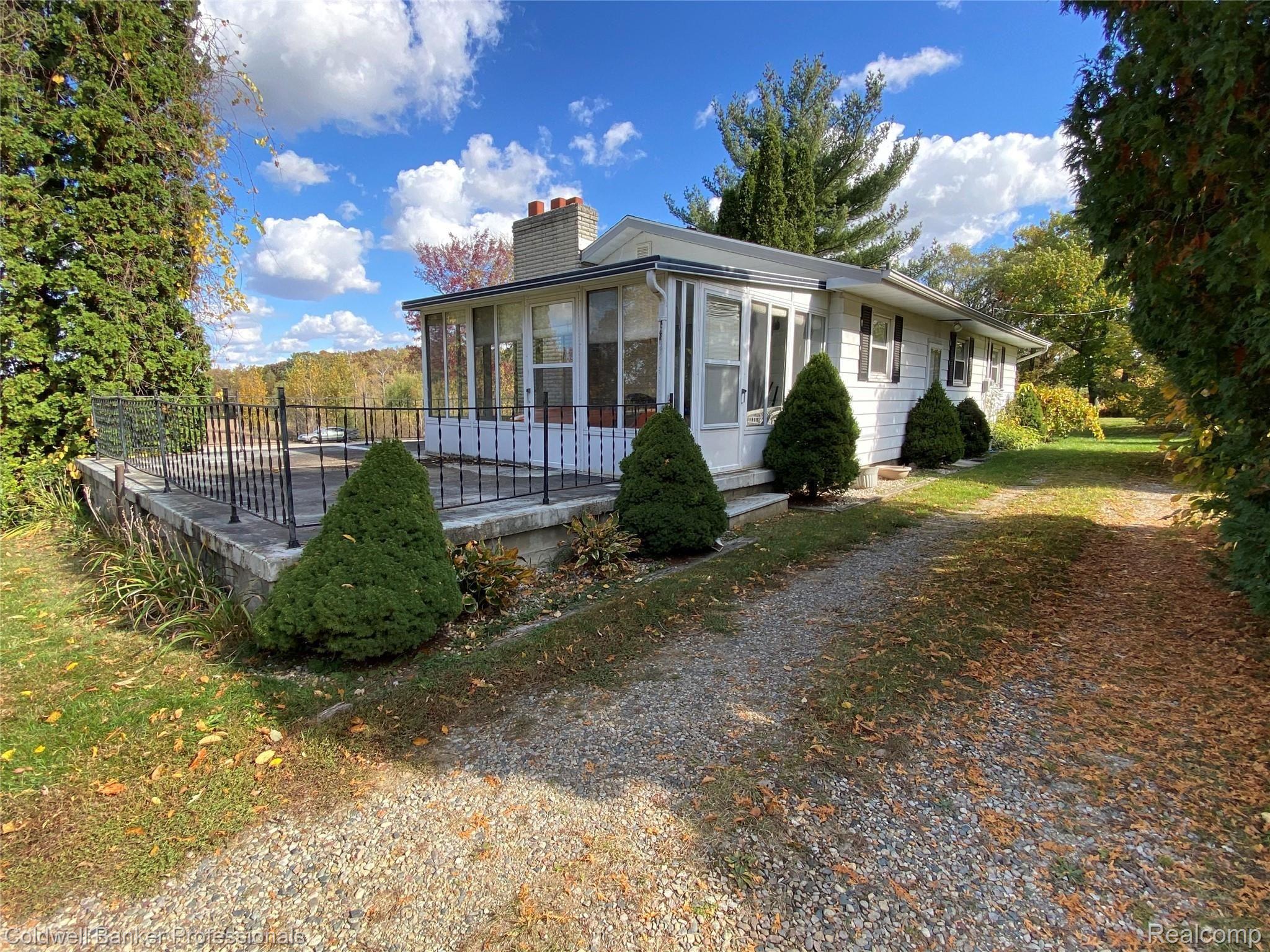 155 Turrill Road Lapeer, MI 48446 - Photo 5 of 21 50EEEE06-EFA5-4C07-B483-9B419D79EEEA.jpeg