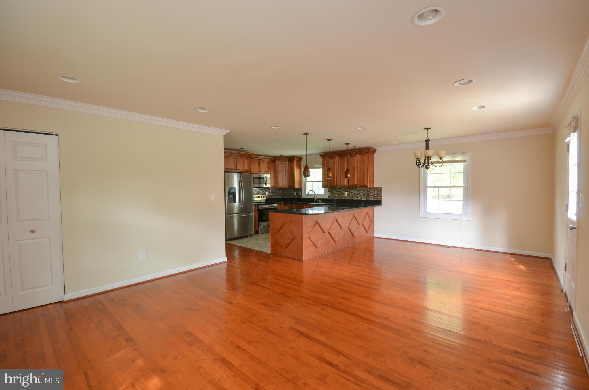 8701 Emory Grove Road Gaithersburg, MD 20877 - Photo 3 of 24 Living Room