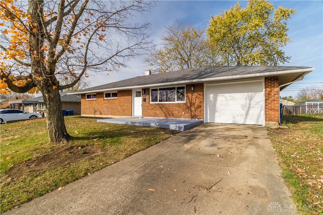 5725 Benedict Road Huber Heights, OH 45424 - Photo 4 of 31