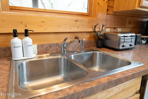 $825,000 | 2020 Bear Creek Way, Pigeon Forge, TN 37862