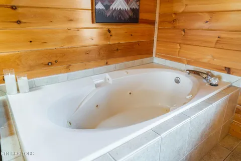 $825,000 | 2020 Bear Creek Way, Pigeon Forge, TN 37862