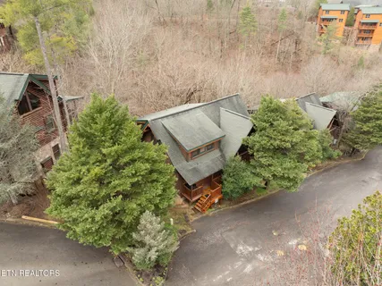 $825,000 | 2020 Bear Creek Way, Pigeon Forge, TN 37862