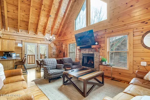 $825,000 | 2020 Bear Creek Way, Pigeon Forge, TN 37862