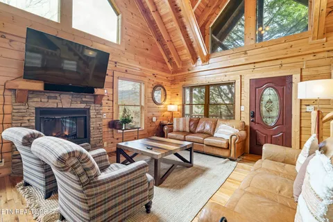 $825,000 | 2020 Bear Creek Way, Pigeon Forge, TN 37862