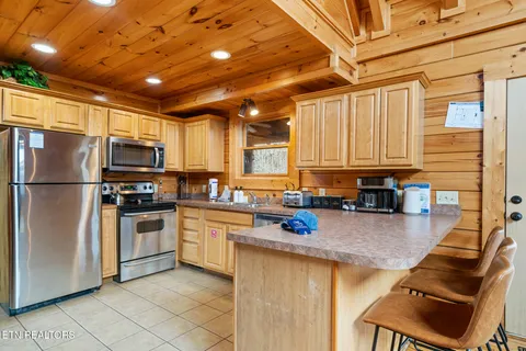 $825,000 | 2020 Bear Creek Way, Pigeon Forge, TN 37862