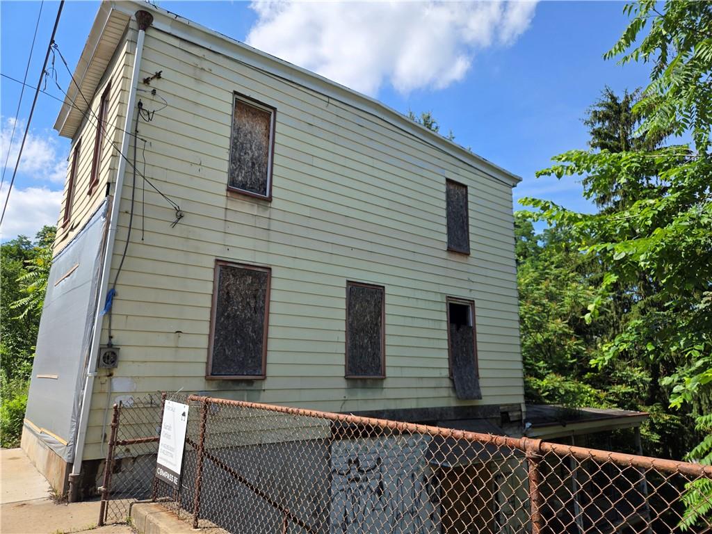 1922 Rhine Street Pittsburgh, PA 15212 - Photo 22 of 32 a backyard of a house with plants and tree