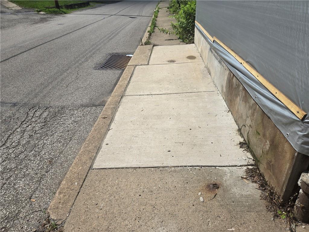 1922 Rhine Street Pittsburgh, PA 15212 - Photo 3 of 32 a view of outdoor space
