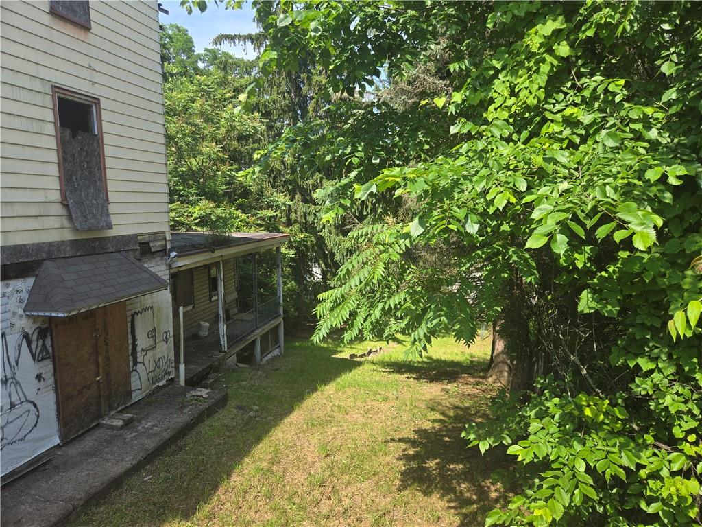 1922 Rhine Street Pittsburgh, PA 15212 - Photo 5 of 32 a view of a yard in front of house