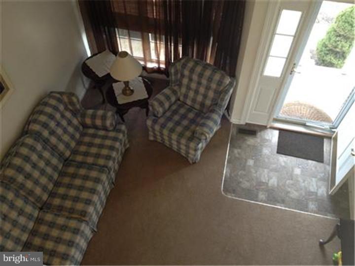 181 Ridgewood Way Burlington, NJ 08016 - Photo 2 of 11 Living Room
