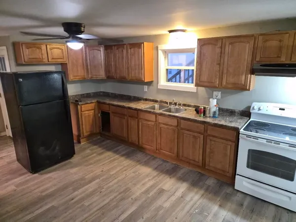 $1,950 | 159 Auburn Street, Unit 2, Manchester, NH 03103