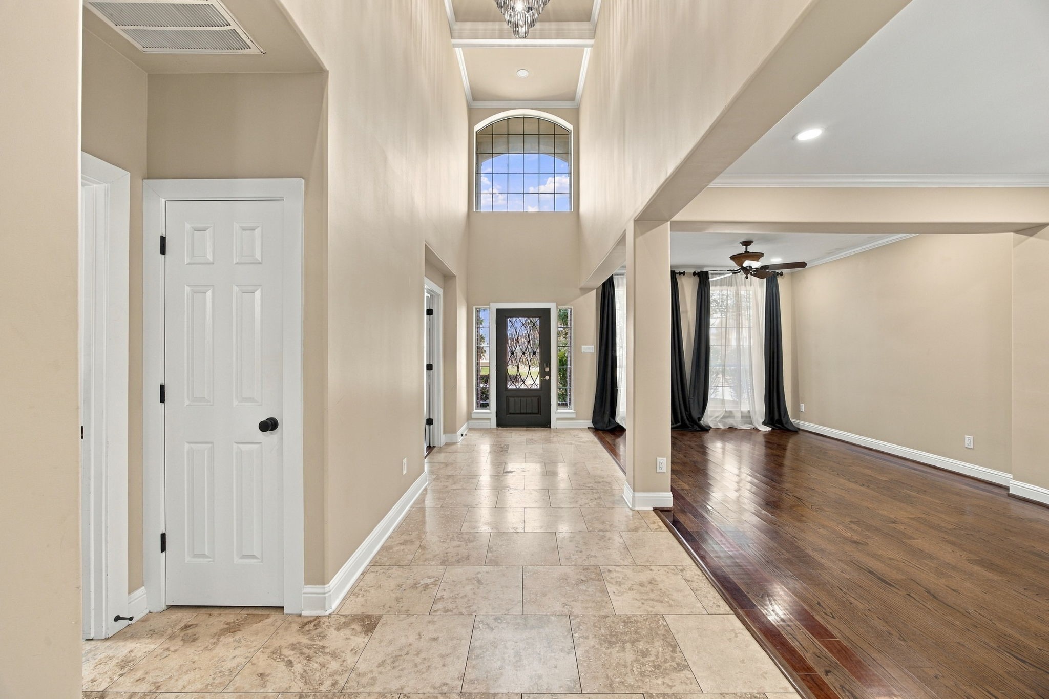 6714 Russelfield Lane Houston, TX 77049 - Photo 7 of 49 Gallery Image 7
